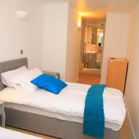 New Cosy 3bd Flat Minutes To Leeds City Centre Apartment *
