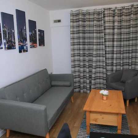 New Cosy 3bd Flat Minutes To Leeds City Centre