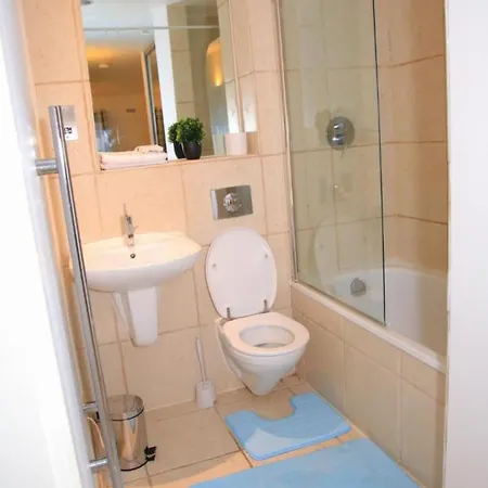 New Cosy 3bd Flat Minutes To Leeds City Centre Apartment *